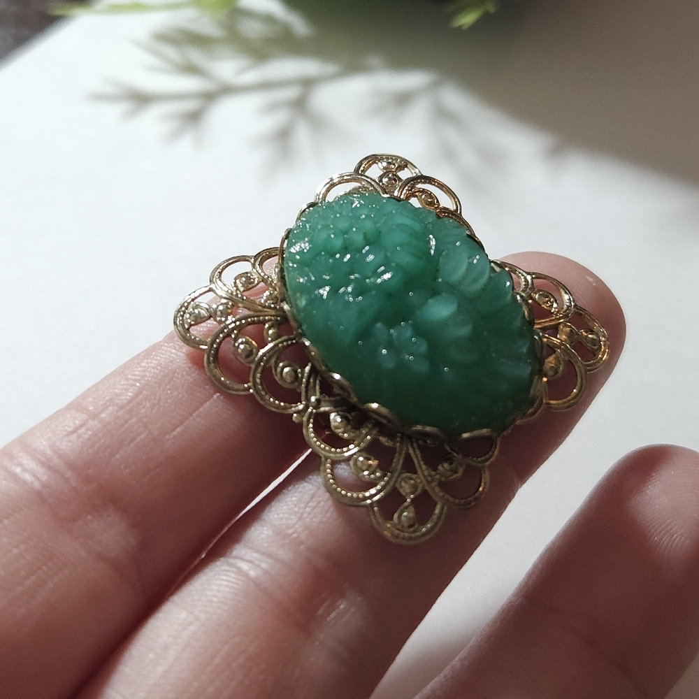 Vintage Faux Jade Carved Flower Gold Tone Brooch - Picture 3 of 9